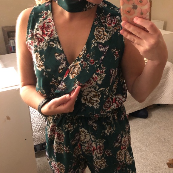 Floral Romper with Choker - Picture 4 of 4